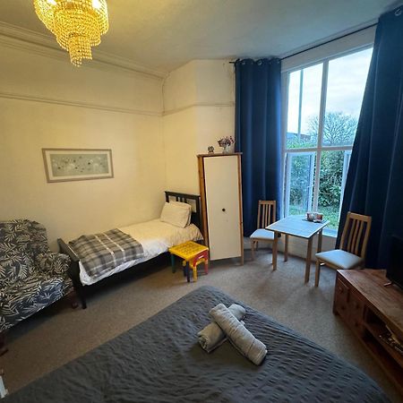 Ensuite Double Room, By Swansea University, Sketty, R2 Esterno foto